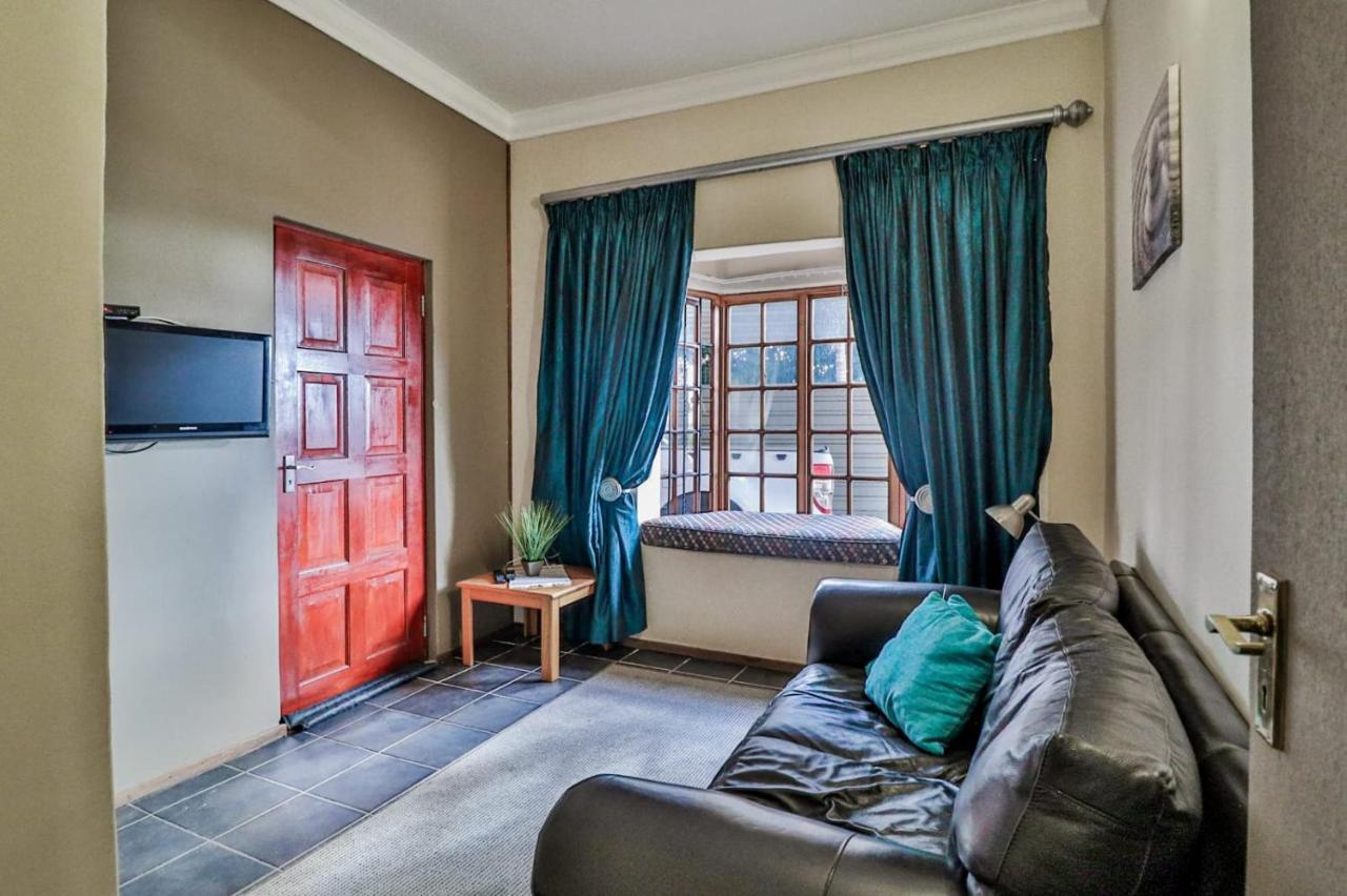 Bed and Breakfast Grace Place Bnb Преторія Екстер'єр фото